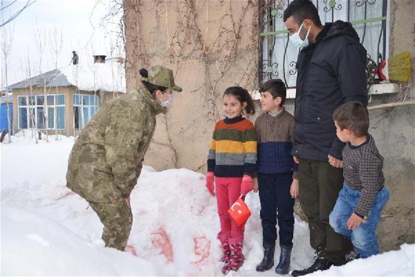 Bakan Akar, Hirayı Ankaraya davet etti