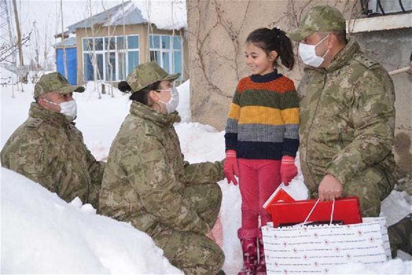 Bakan Akar, Hirayı Ankaraya davet etti