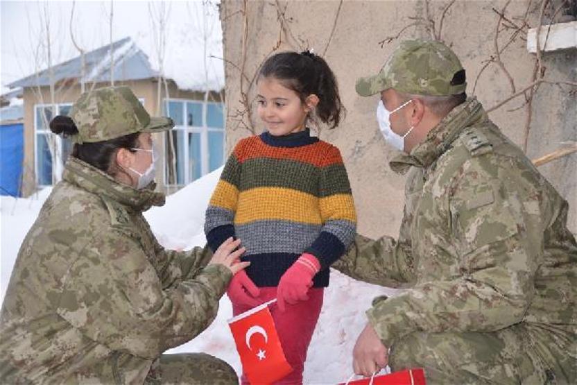 Bakan Akar, Hirayı Ankaraya davet etti