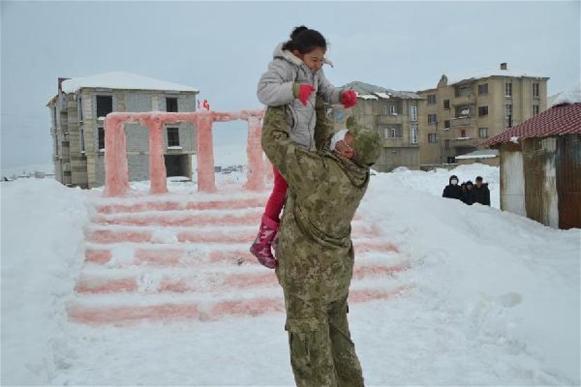 Bakan Akar, Hirayı Ankaraya davet etti