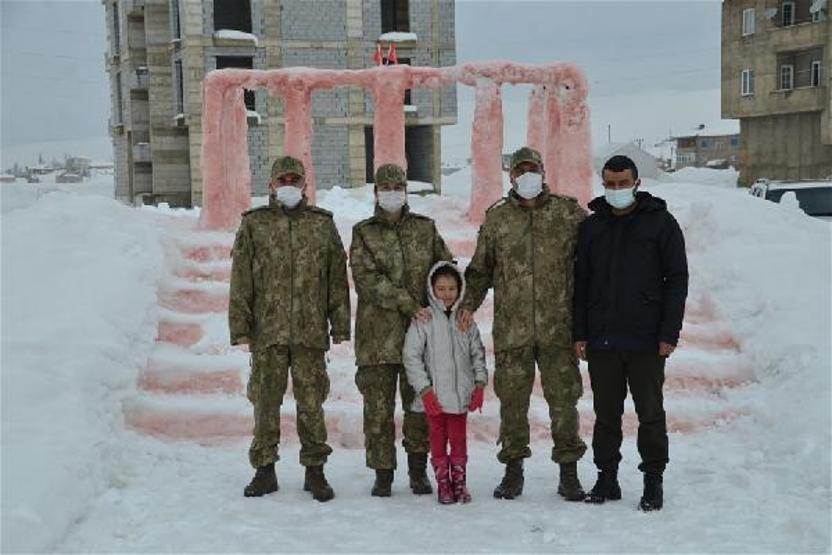 Bakan Akar, Hirayı Ankaraya davet etti