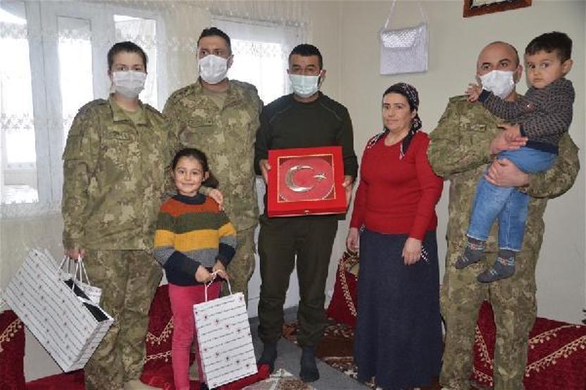 Bakan Akar, Hirayı Ankaraya davet etti
