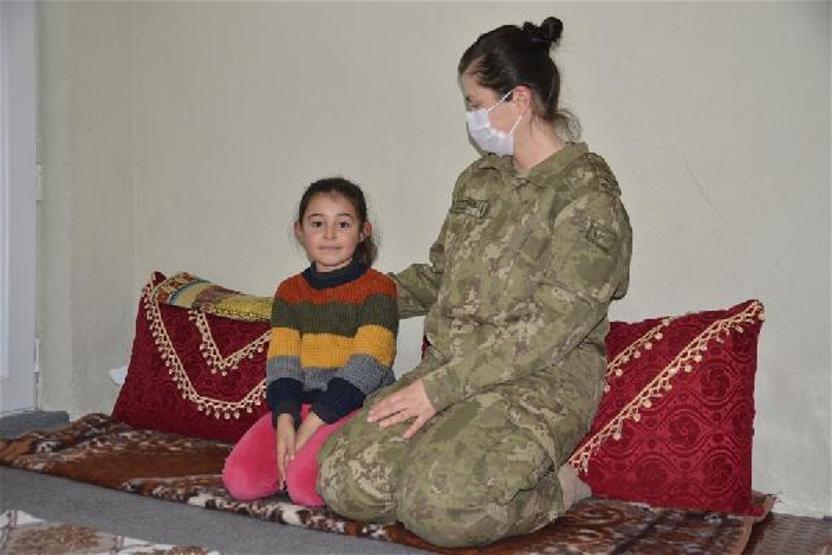 Bakan Akar, Hirayı Ankaraya davet etti