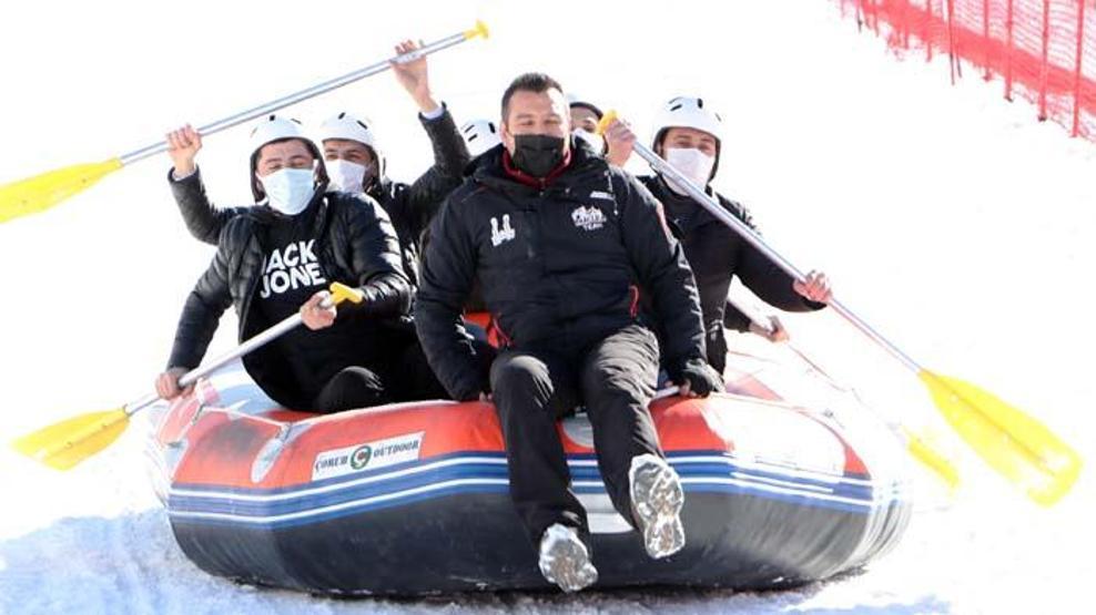 Karda rafting heyecanı