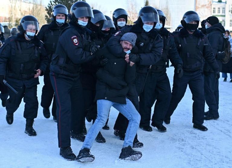 Rusyada binlerce kişi Navalny için sokaklarda: Yüzlerce kişi gözaltında
