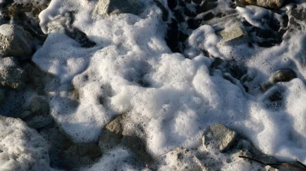 Burdur Gölünün köpürmesi korkuttu