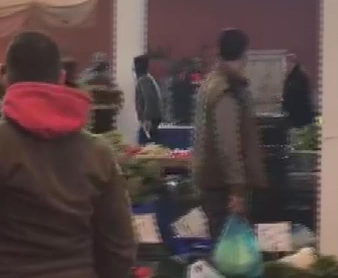 Pazar yerinde silah sesleri yükseldi, vatandaşlar endişe yaşadı
