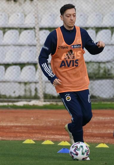 Fenerbahçe son dakika haberleri: Mesut Özil heyecandan yerini şaşırdı