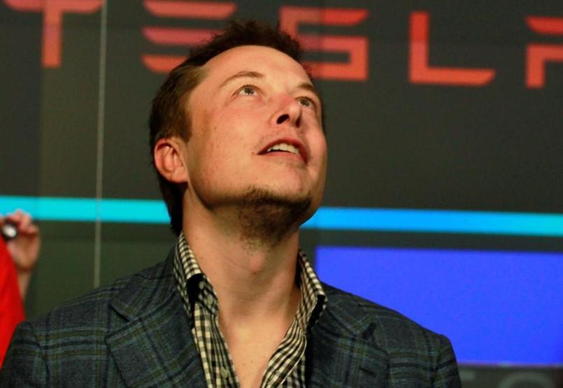 Elon Musk tarih verdi: İnsan beynini bilgisayara bağlayacak