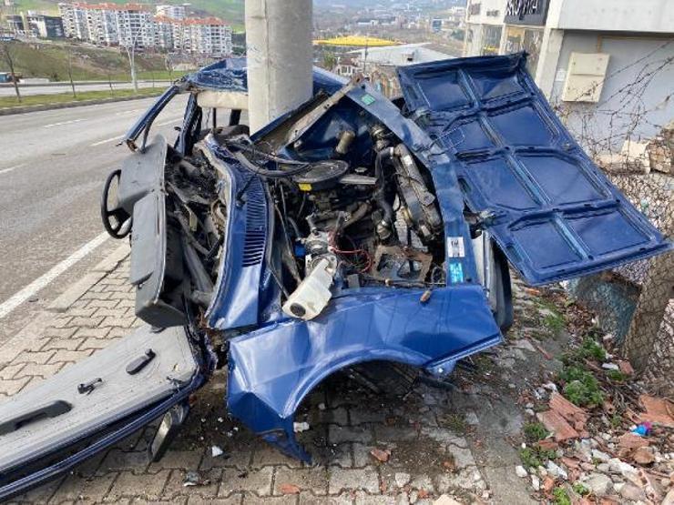 Hurdaya dönen otomobilden dede torun sağ çıktı