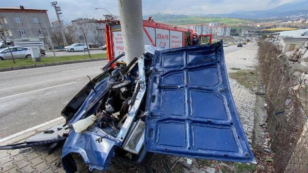 Hurdaya dönen otomobilden dede torun sağ çıktı