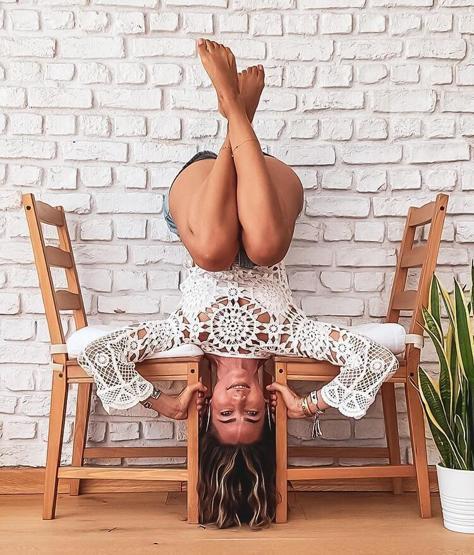 Zeynep Tokuş kızıyla birlikte yoga yaptı