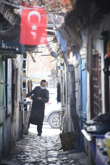 Dünyanın en dar çarşısı olarak biliniyor Çorumdaki 65 yıllık Dikiciler Arastası restore ediliyor