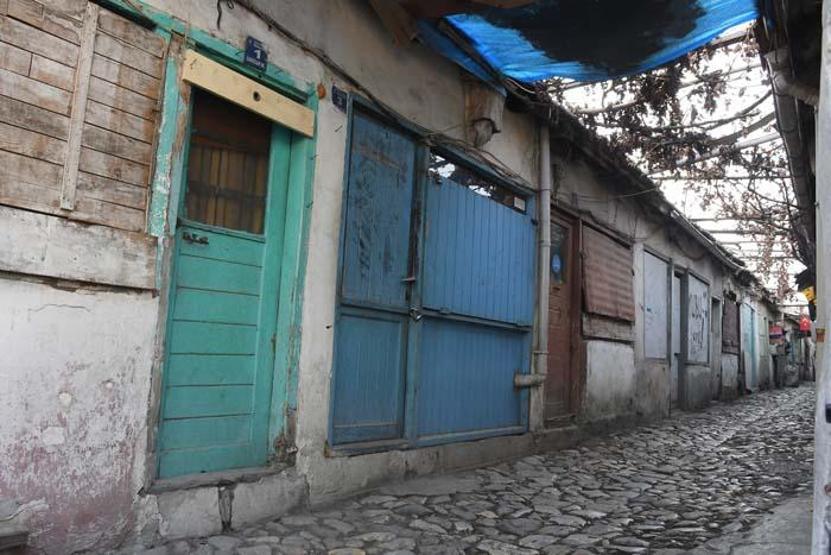 Dünyanın en dar çarşısı olarak biliniyor Çorumdaki 65 yıllık Dikiciler Arastası restore ediliyor