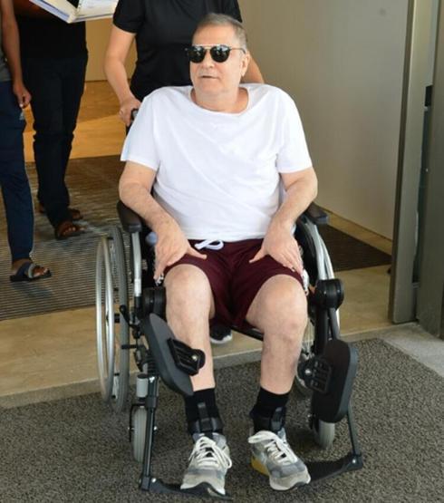 Mehmet Ali Erbil yeni yaşını evde ailesiyle kutladı