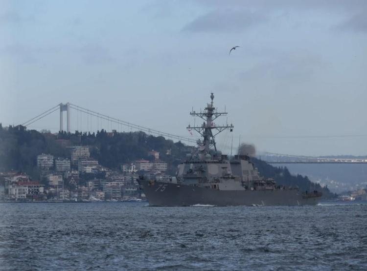 ABD savaş gemileri İstanbul Boğazından peş peşe geçti