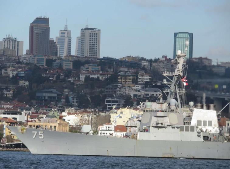 ABD savaş gemileri İstanbul Boğazından peş peşe geçti
