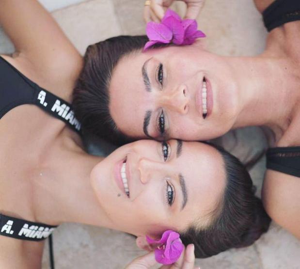 Özlem Kaymaz ve kızı Tara de Vries yoga dersine başladı