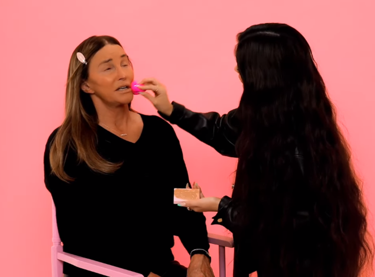 Kylie Jenner, babası Caitlyn Jennera makyaj yaptı