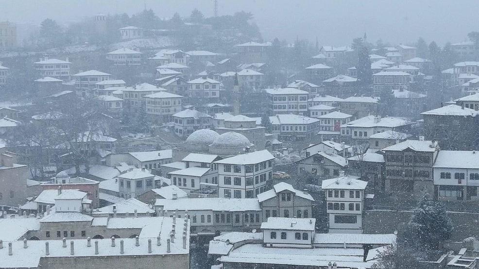 Tarihi kent beyaza büründü