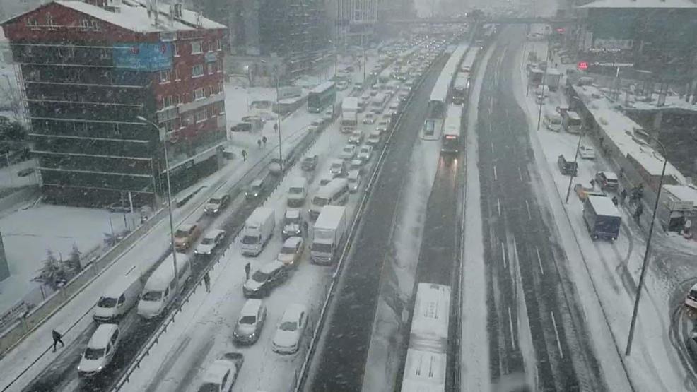 D-100 kilitlendi Metrobüs seferleri durdu