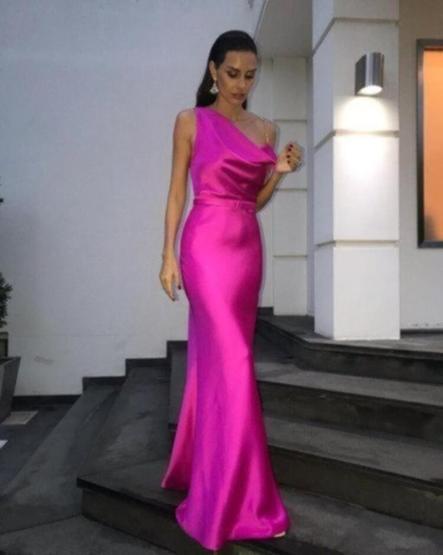 Yasemin Özilhan ve İzzet Özilhanın pozları büyük ilgi gördü