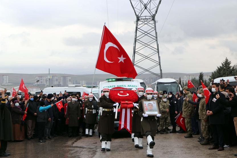 Gara şehitlerine veda Müslüm Altıntaş ve Adil Kabaklı toprağa verildi