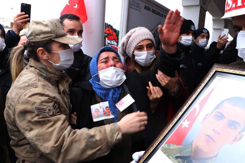 Gara şehitlerine veda Müslüm Altıntaş ve Adil Kabaklı toprağa verildi