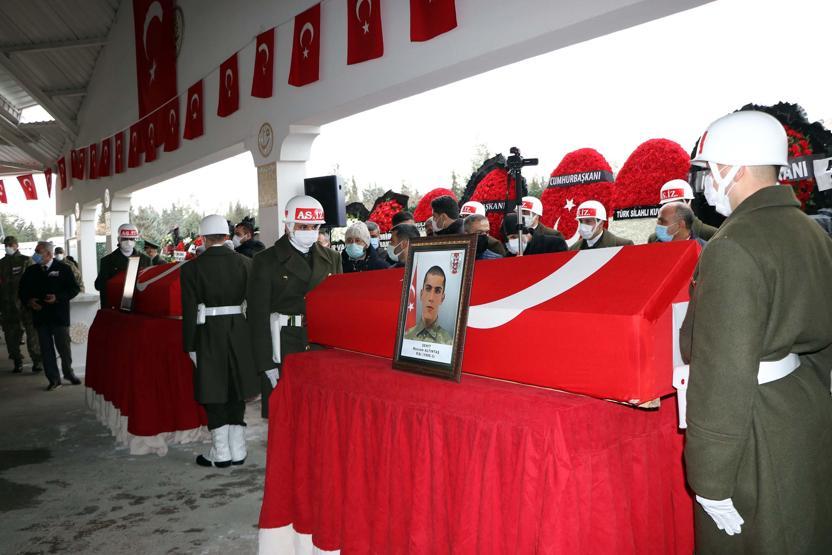 Gara şehitlerine veda Müslüm Altıntaş ve Adil Kabaklı toprağa verildi