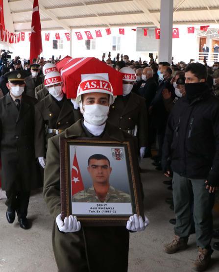 Gara şehitlerine veda Müslüm Altıntaş ve Adil Kabaklı toprağa verildi