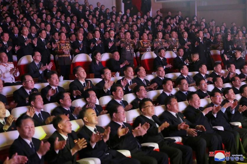 Kuzey Kore lideri Kim Jong-unun eşi 1 yıl sonra ilk kez görüldü