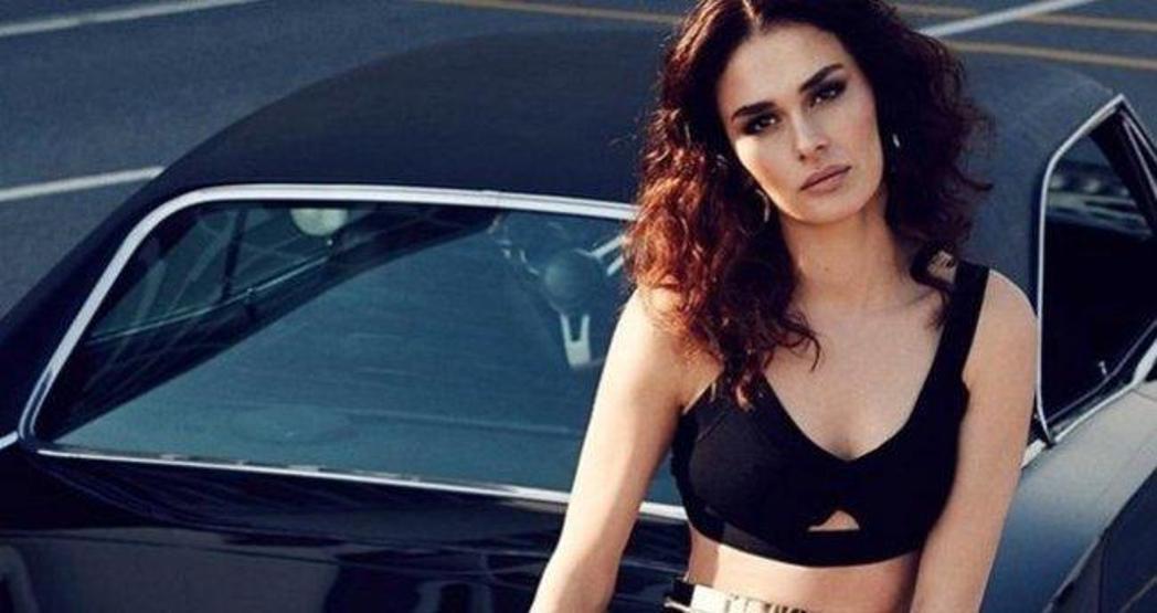 Ayşe Hatun Önaldan hayranlarına sürpriz