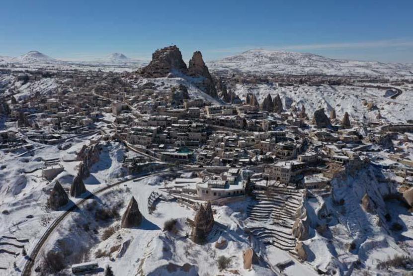 Manzarayı gören hayran kalıyor Burası kar altında bir başka güzel
