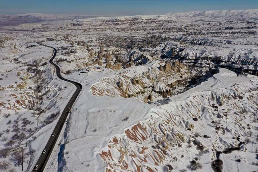 Manzarayı gören hayran kalıyor Burası kar altında bir başka güzel