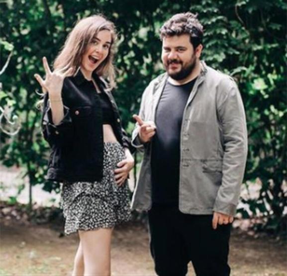 Eser Yenenler ile Berfu Yenenler nasıl tanıştı