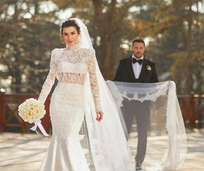 Burcu Kıratlının gelinliği sosyal medyayı salladı