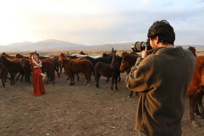 Fotoğraf tutkunlarının yeni gözdesi; Yılkı atlarıyla ünlü Hürmetçi Sazlığı