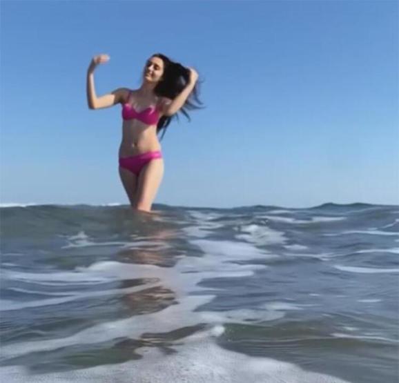 Selin Genç şubat ayında denize girdi O anları sosyal medyadan paylaştı