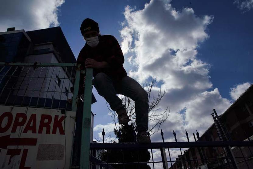 İkitellideki vergi dairesine gelenlere, site girişinde kapalı kapı sürprizi