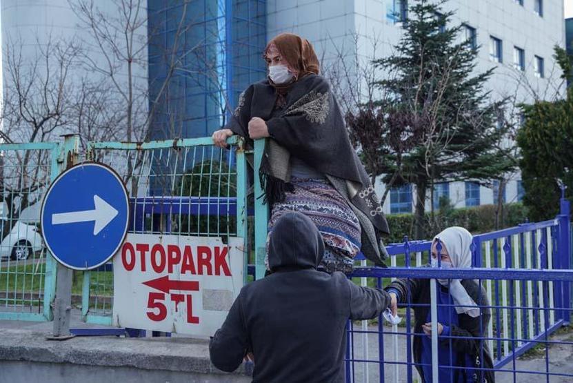 İkitellideki vergi dairesine gelenlere, site girişinde kapalı kapı sürprizi