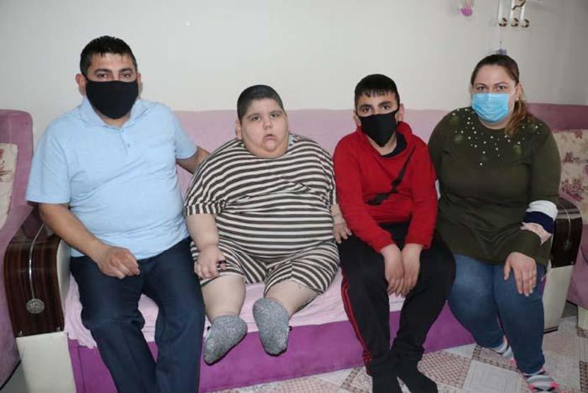 5 yaşındaki Yağız 90 kiloya ulaştı Geceleri solunum cihazına bağlı uyuyor