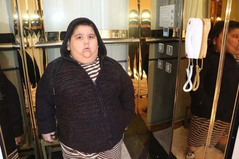 5 yaşındaki Yağız 90 kiloya ulaştı Geceleri solunum cihazına bağlı uyuyor