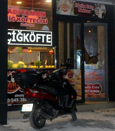 Bu sefer de kardeşi Yine çiğ köfteciye saldırdılar