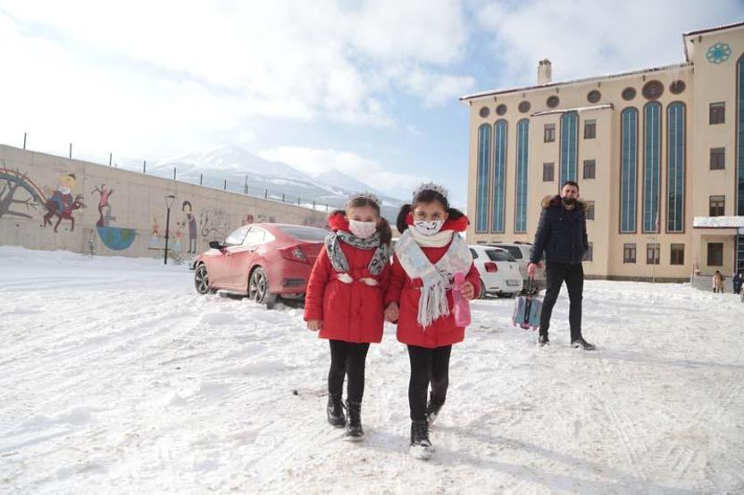 Okullarda yeni dönem başladı