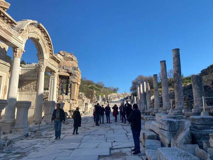 Efes Antik Kenti, pandemi döneminde de güvenli turizmin adresi oldu