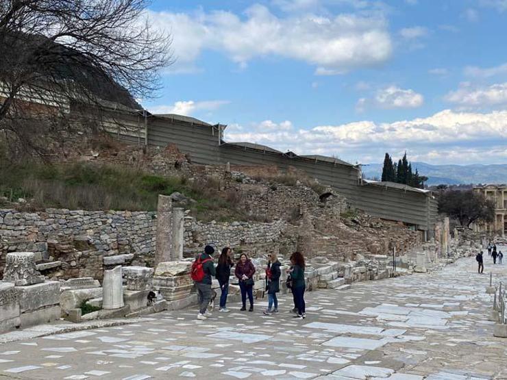 Efes Antik Kenti, pandemi döneminde de güvenli turizmin adresi oldu