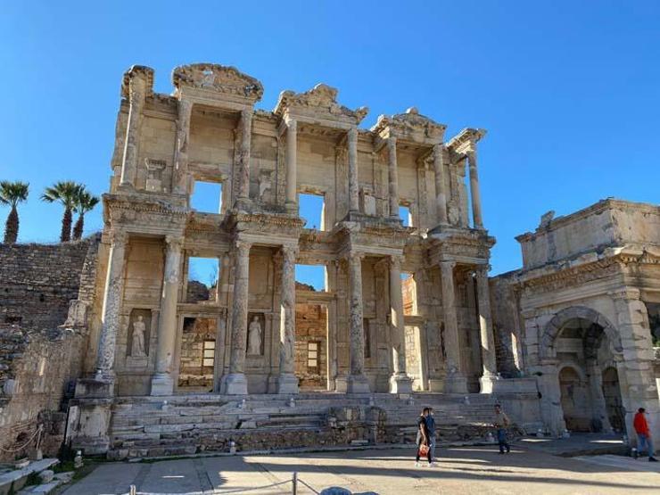 Efes Antik Kenti, pandemi döneminde de güvenli turizmin adresi oldu