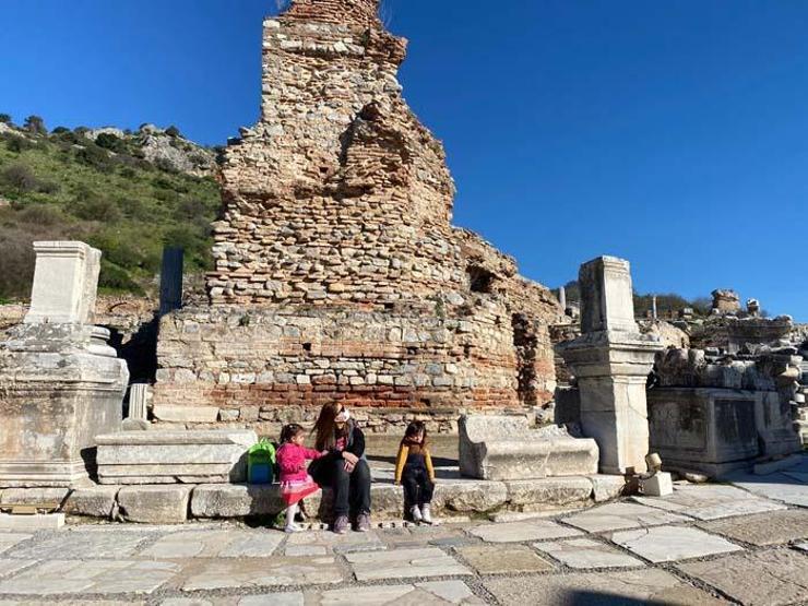 Efes Antik Kenti, pandemi döneminde de güvenli turizmin adresi oldu