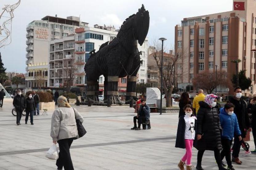 Çanakkalede kordon boyunda yoğunluk oluştu