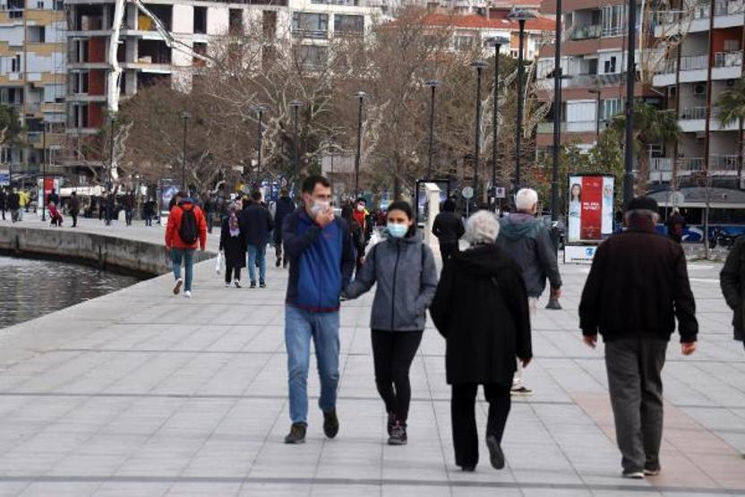 Çanakkalede kordon boyunda yoğunluk oluştu